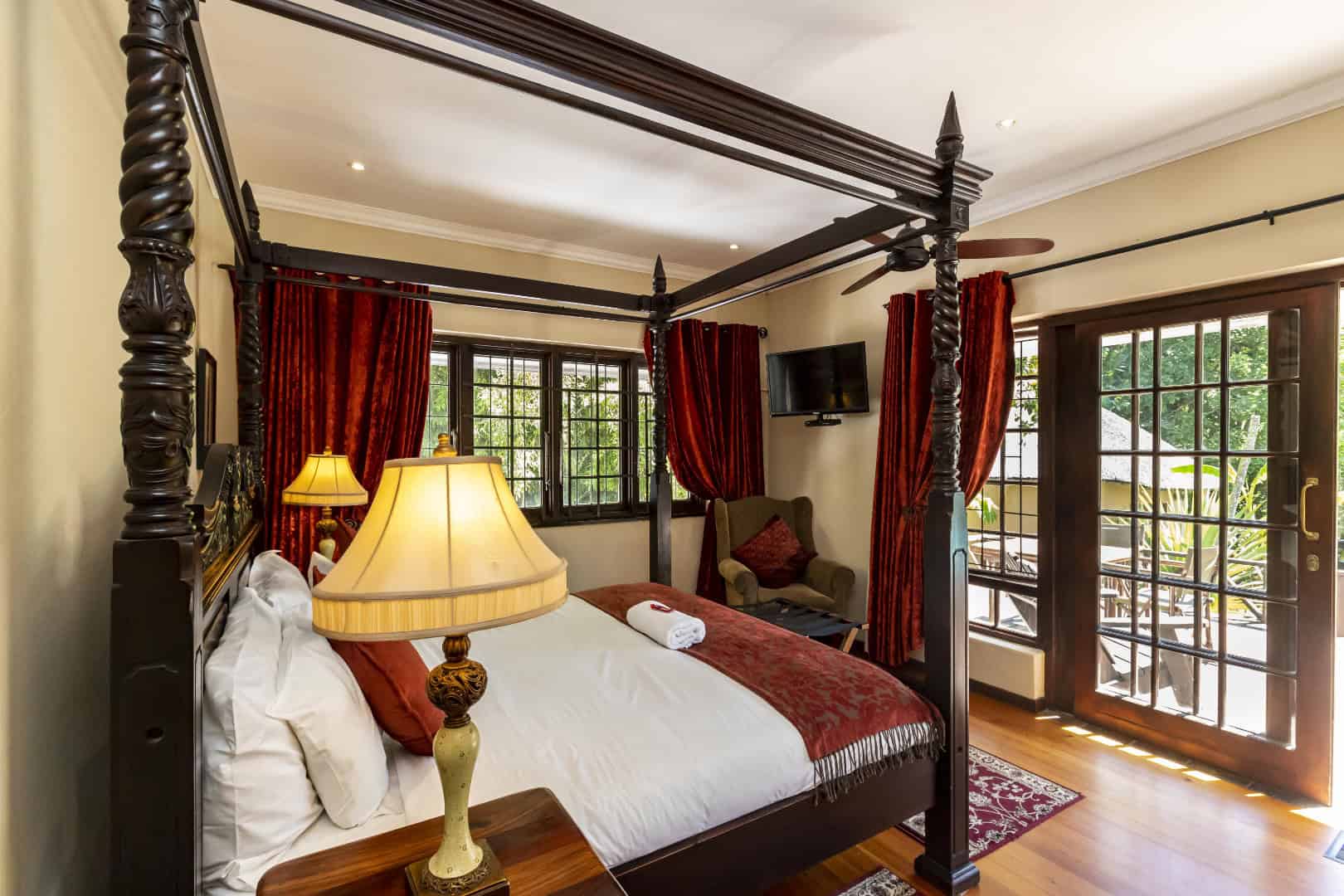 Fish Eagle Manor Home Gallery 3